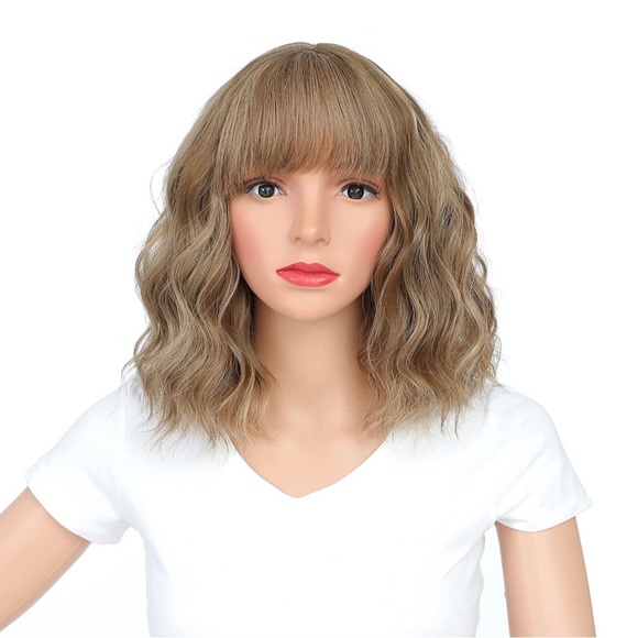 NIB Dark Blonde Ash Brown Highlights Wavy Wig Bangs Short Bob Cute Realistic - Picture 3 of 12